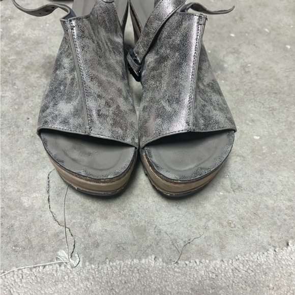 Pierre Dumas Women's Metallic Gray Wedges - Picture 1 of 2